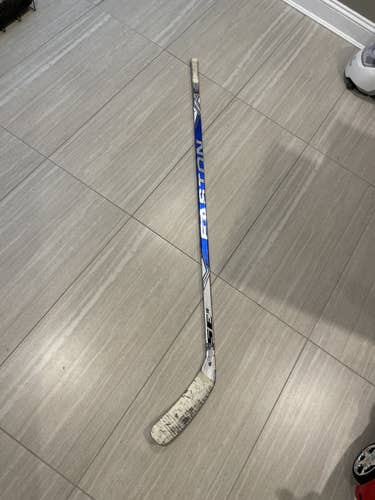 Used Easton Right Synergy SE16 Hockey Stick