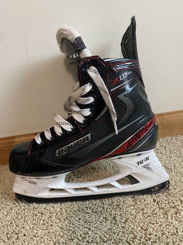 Junior Bauer Regular Width Size 4 Vapor XLTX Pro Hockey Skates