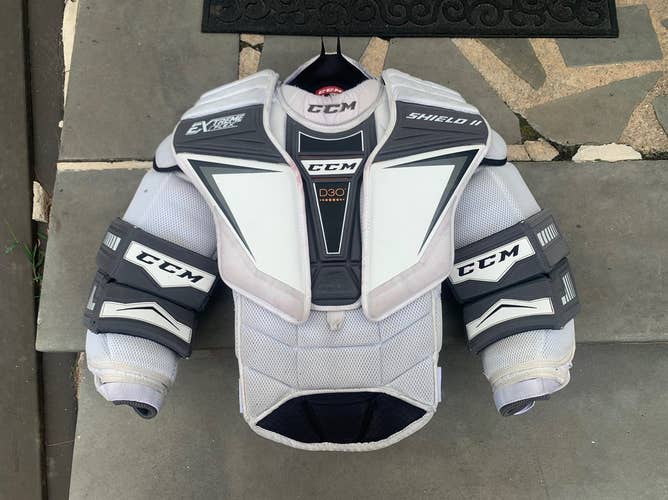 Senior Large CCM Extreme Flex Shield 2 Goalie Chest Protector