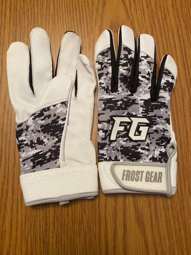 White New Large Frost Gear Thermal Batting Gloves