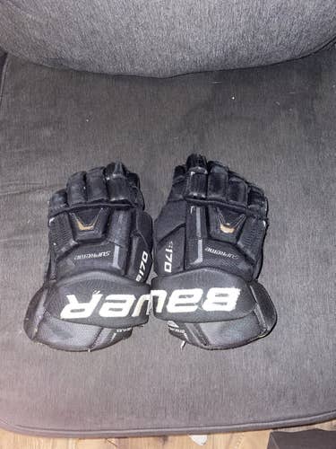 Black Senior Bauer 13"  Supreme S170 Gloves