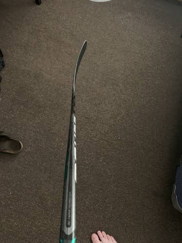 Senior Left Hand Mid Pattern Vapor FlyLite Hockey Stick