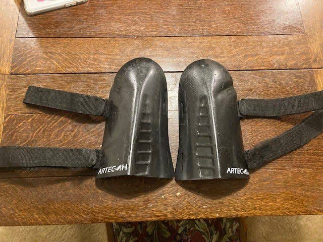 Used Small Artech 10" Shin Guards