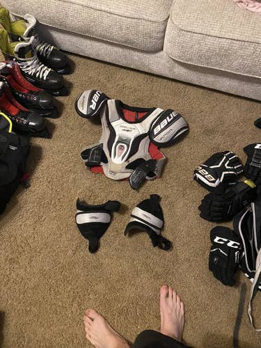 used Bauer Vapor APX Shoulder Pads