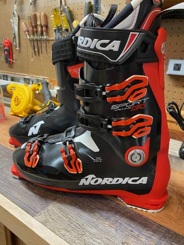 Men's Nordica Ski Boots Stiff Flex Size 31.5 - barely used. Like new condition.