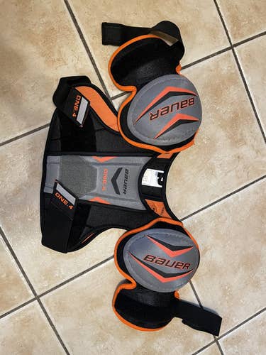 New Large Bauer Supreme One.4 Shoulder Pads