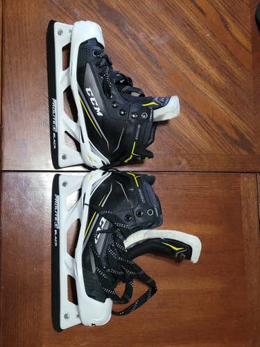Junior Used CCM Tacks 9080 Hockey Goalie Skates Regular Width Size 5.5