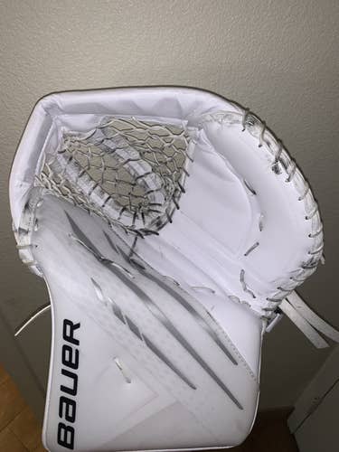 Bauer Vapor Hyperlite Glove.  Used ONCE