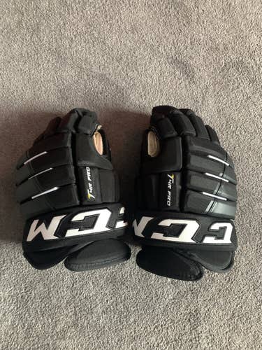 Black Senior CCM 14"  Tacks 4 Roll Pro Gloves