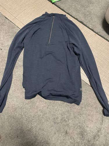 Men’s blue Lululemon 1/4 zip