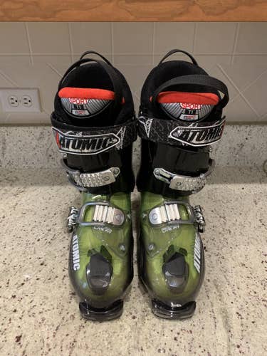 Used Unisex Atomic LIVEFIT 80 Ski Boots Medium Flex