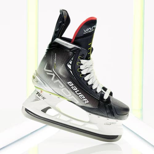 NEW Bauer Hyperlite Skates 9.5 (Fit 2) W/Blades