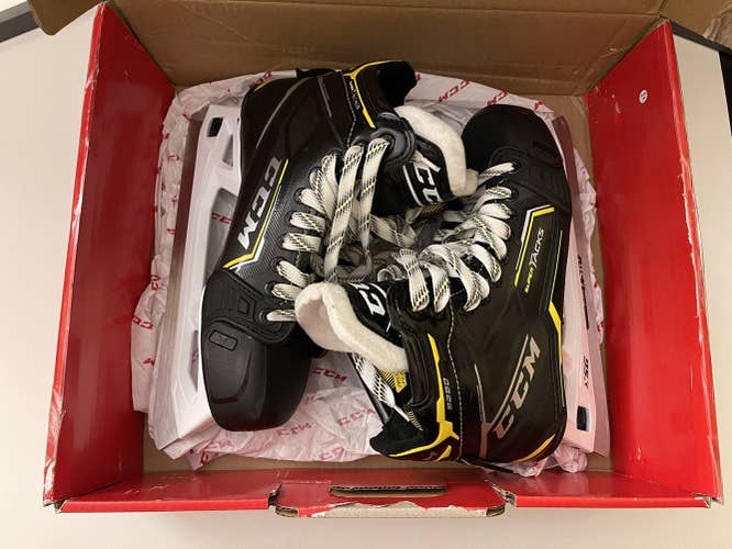 Senior CCM 9380 8.5D Goalie Skates