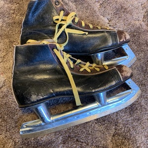 Vintage 1940’s (or earlier) pair of size 3 Daoust hockey skates, AllStar steel