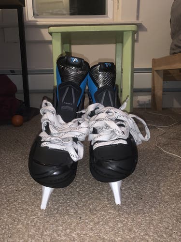 Senior True Regular Width  Size 8.5 TF9 Hockey Skates