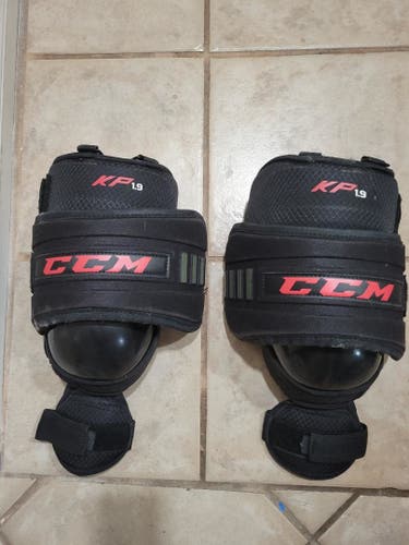 Used CCM KP 1.9 Knee Pads
