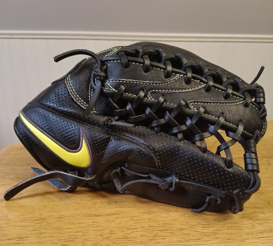 RARE DISCONTINUED New Nike Outfield MVP Edge Baseball Glove 12.5"