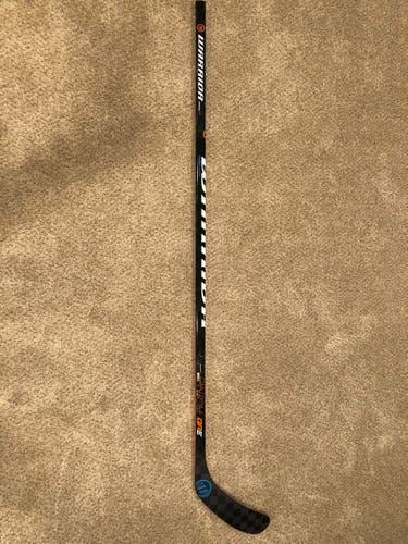 New Intermediate Warrior Right Handed Fantom QRE Hockey Stick Mid Pattern