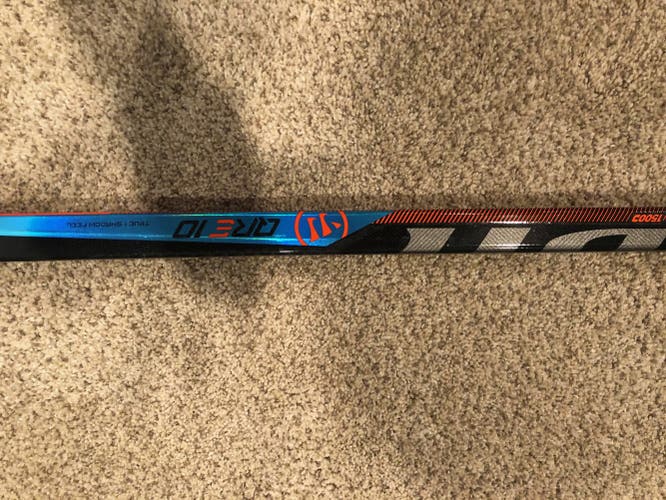 Senior New Warrior Left Hand Covert QRE10 Hockey Stick Mid Pattern Pro Stock