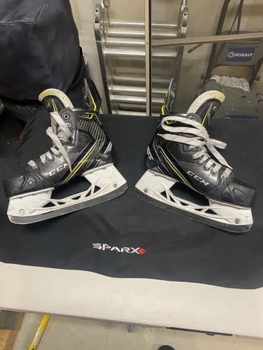 Junior Used CCM Super Tacks AS1 Hockey Skates Regular Width Size 4.5 Bladetech Blades!