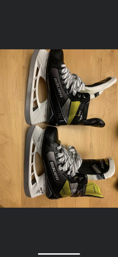 Senior New Bauer Supreme 3S Hockey Skates Size 7.5