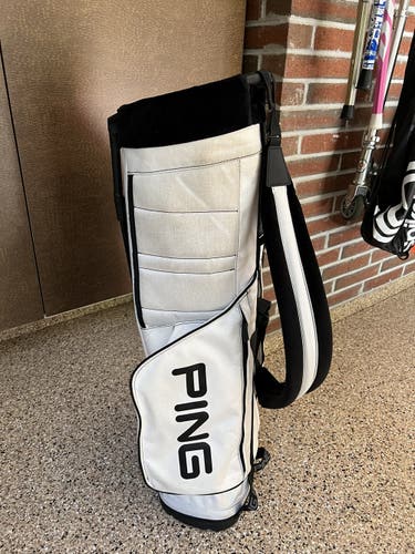 Ping L8 Carry Stand Golf Bag