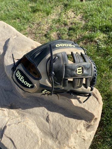 Used Infield 11.5" A2000 Baseball Glove