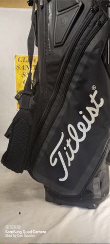 USED MINT TITLEIST CART 14 LIGHTWEIGHT BAG