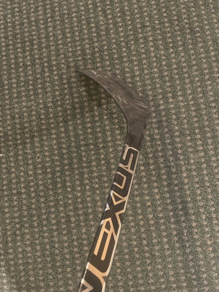 Senior Right Handed Toe Pattern Pro Stock Nexus 1N Hockey Stick