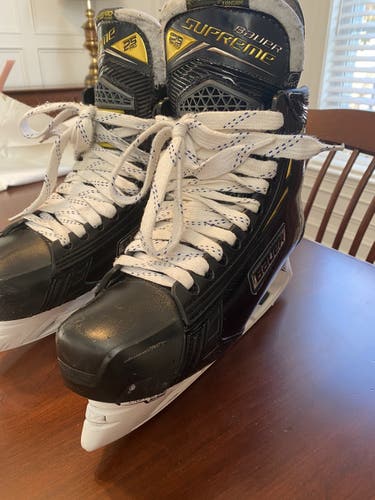 Senior Bauer Regular Width Pro Stock Size 8 Supreme 2S Pro Hockey Skates