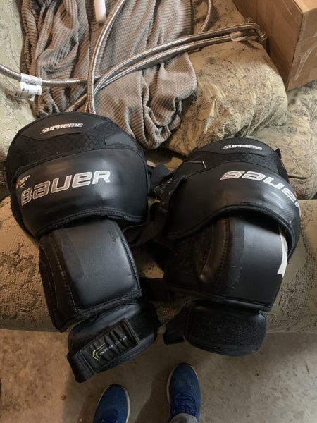 Used Senior Supreme Bauer knee and thigh guards