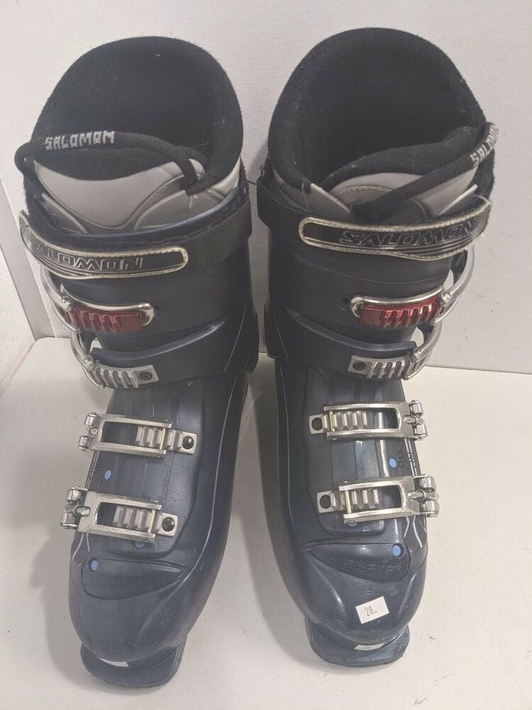 ski boots 28