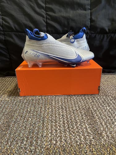 Nike Vapor Edge Elite 360 Flyknit Silver/Blue Mens Size 12 AO8276-010.