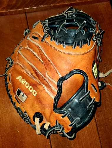 Used High School/College Wilson Right Hand Throw Catcher's A2000 Baseball Glove 32.5"