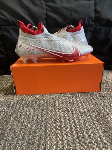 Nike Vapor Edge Elite 360 Flyknit Silver/Red Mens Size 12 AO8276-008.