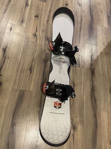 Nidecker Megalight III 162cm With Bindings Medium Flex True Twin Snowboard