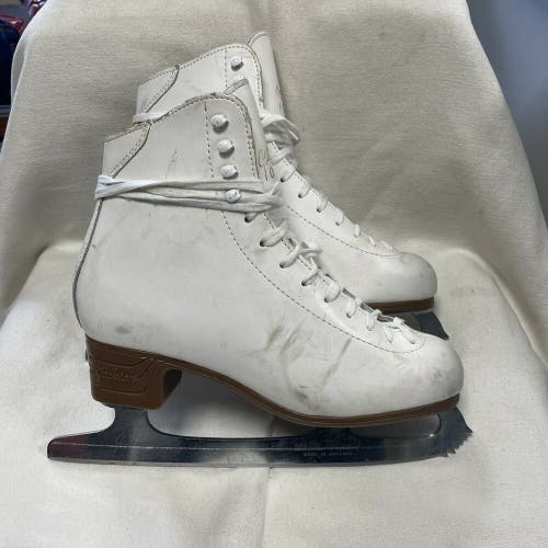 women’s size 7 1/2 Jackson classique white figure ice skates