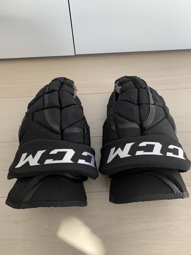 Black Senior CCM 14" Pro Stock HG12 Gloves