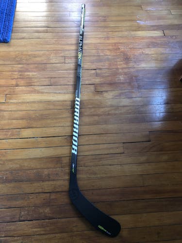 New Right Handed Mid Pattern Alpha DX Pro Team Hockey Stick