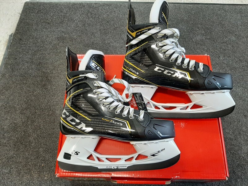 New Senior CCM AS3 Pro Hockey Skates Regular Width Size 8.5