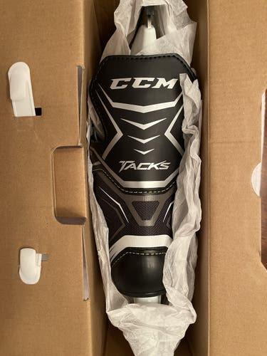 New CCM Tacks 9040 Hockey Skates 4.5  D - regular width