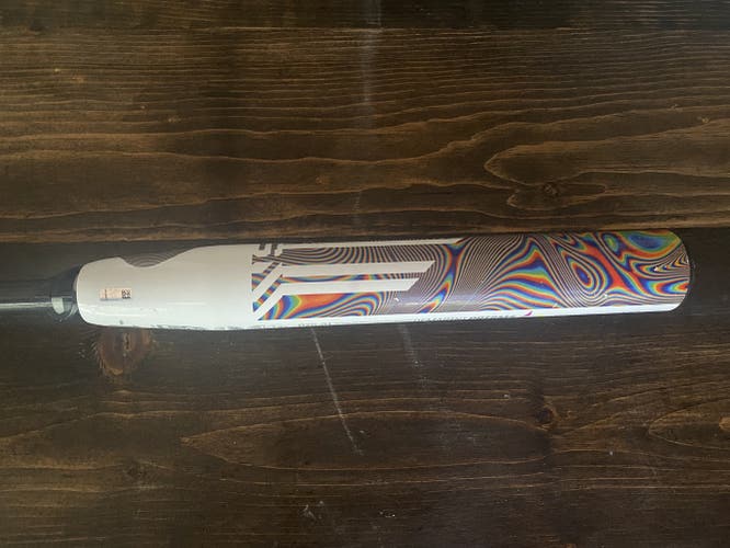 Used 2021 DeMarini (-11) 19 oz 30" prism Bat