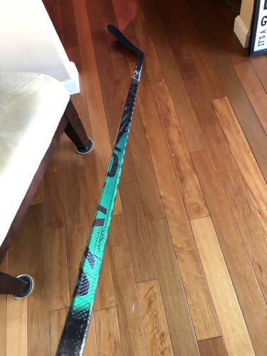 Senior Left Hand Mid Pattern Pro Stock Vapor ADV Hockey Stick