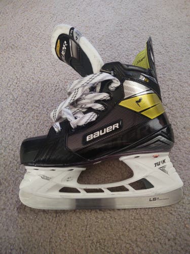 Junior Used Bauer Supreme 3S Hockey Skates Extra Wide Width Size 4