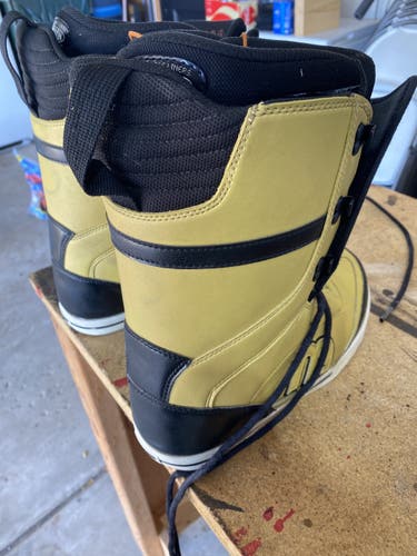 Men's Size 8.0 (Women's 9.0) Thirty Two Medium Flex Mulliar Snowboard Boots