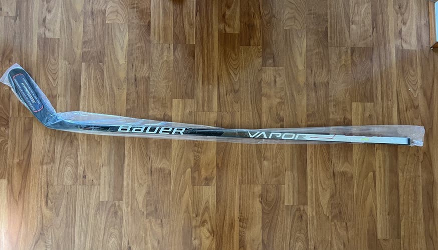 New Senior Bauer Right Handed Vapor Hyperlite Hockey Stick Toe Pattern