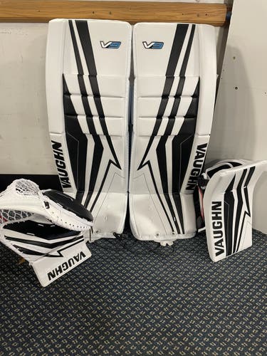Vaughn V9 Pro Goalie Pads, Glove, Blocker Set 32+2