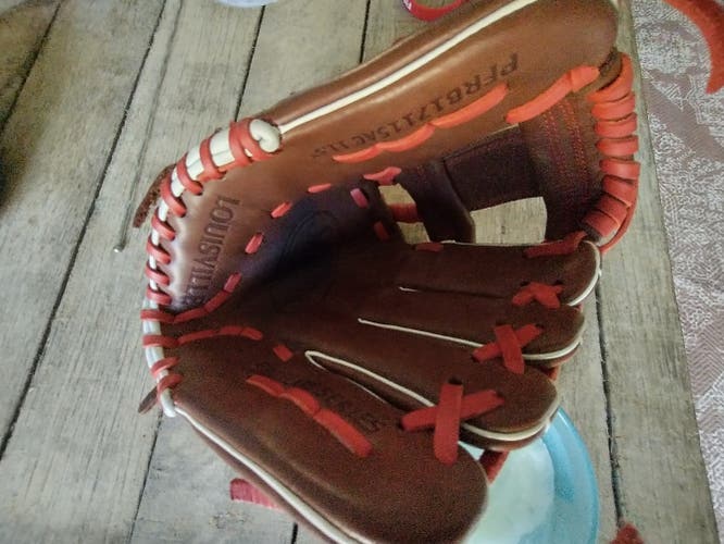 New Louisville Slugger Right Hand Throw Pro Flare Baseball Glove 11.5"