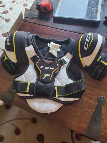 Used Youth Medium CCM Supertacks Shoulder Pads