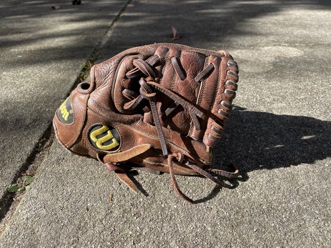 Brown  Infield 11" A800 Baseball Glove